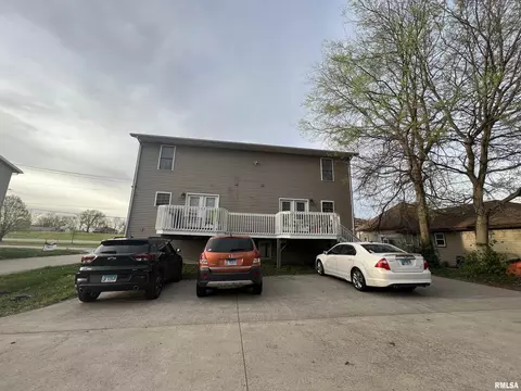 Exterior - 305 E 307 E Mill St, Carbondale, IL 62901 photo 5 of 14