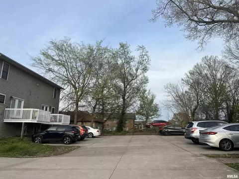 Exterior - 305 E 307 E Mill St, Carbondale, IL 62901 photo 10 of 14