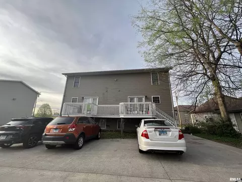 Exterior - 305 E 307 E Mill St, Carbondale, IL 62901 photo 3 of 14