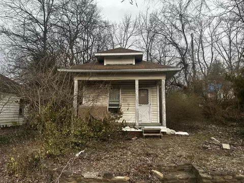 516 W Elm St, Harrisburg, IL 62946