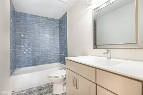 Bath - 305 E Country Dr, Bartlett, IL 60103 photo 1 of 2