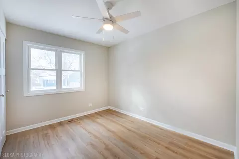 Bedroom - 305 E Country Dr, Bartlett, IL 60103 photo 4 of 5