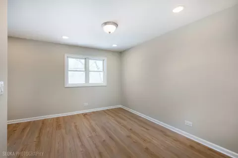 Bedroom - 305 E Country Dr, Bartlett, IL 60103 photo 1 of 5