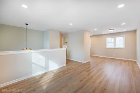 Living - 305 E Country Dr, Bartlett, IL 60103 photo 4 of 7