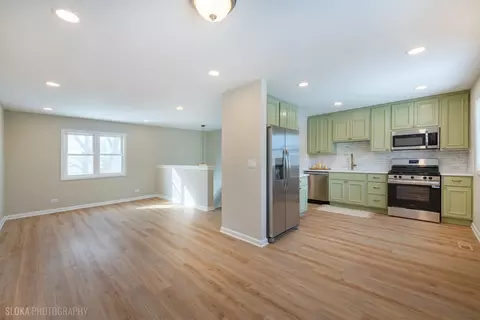 Living - 305 E Country Dr, Bartlett, IL 60103 photo 1 of 7