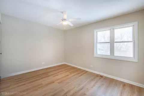 Bedroom - 305 E Country Dr, Bartlett, IL 60103 photo 2 of 5