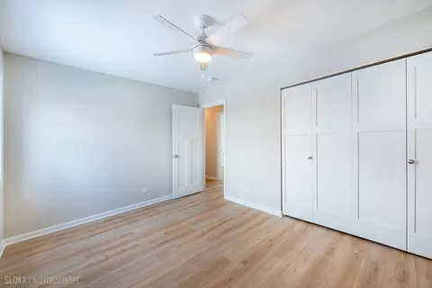 Bedroom - 305 E Country Dr, Bartlett, IL 60103 photo 3 of 5