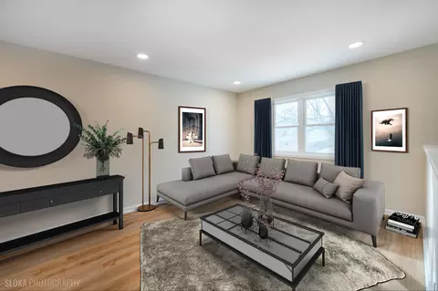 Living - 305 E Country Dr, Bartlett, IL 60103 photo 3 of 7