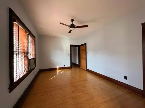 Living - 532 South St, Elgin, IL 60123 photo 6 of 11