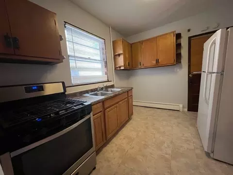 Kitchen - 532 South St, Elgin, IL 60123 photo 1 of 9
