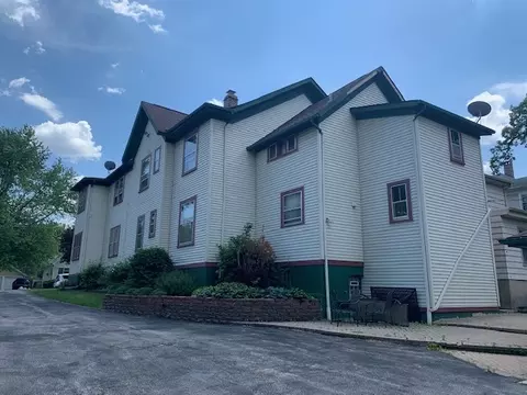 Exterior - 532 South St, Elgin, IL 60123 photo 3 of 4