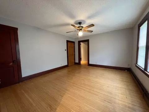 Living - 532 South St, Elgin, IL 60123 photo 10 of 11