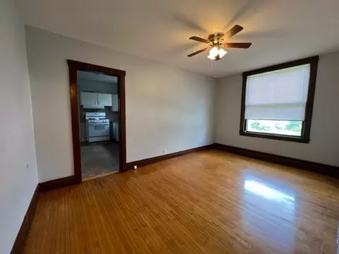Living - 532 South St, Elgin, IL 60123 photo 5 of 11