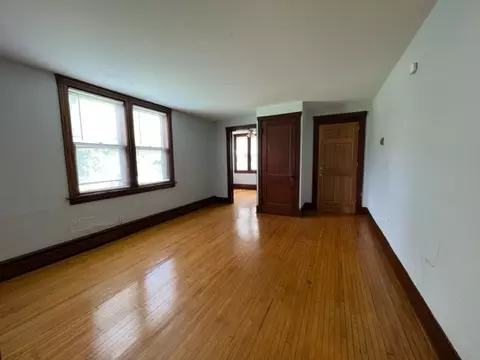 Living - 532 South St, Elgin, IL 60123 photo 4 of 11