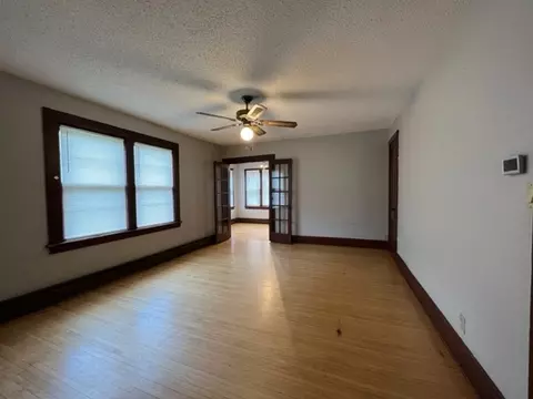 Living - 532 South St, Elgin, IL 60123 photo 9 of 11