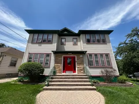 532 South St, Elgin, IL 60123