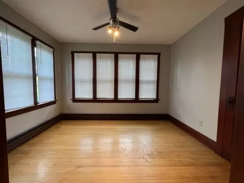 Living - 532 South St, Elgin, IL 60123 photo 8 of 11