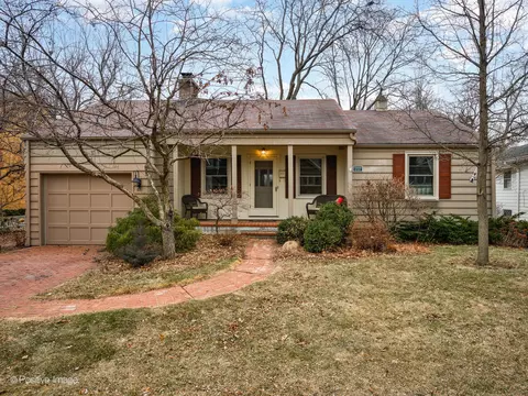 671 Prairie Ave, Glen Ellyn, IL 60137