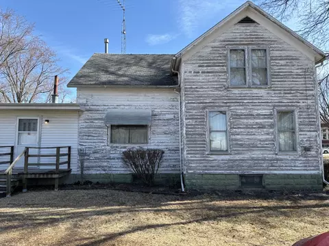 220 W Winthrop St, Earlville, IL 60518