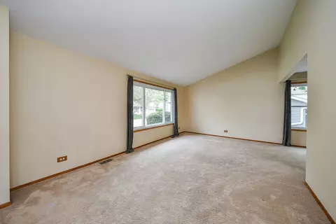 Living - 671 Coral Ave, Bartlett, IL 60103 photo 1 of 5