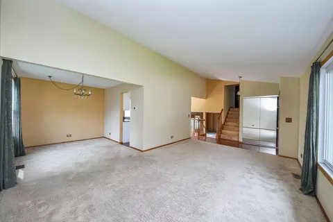 Living - 671 Coral Ave, Bartlett, IL 60103 photo 2 of 5