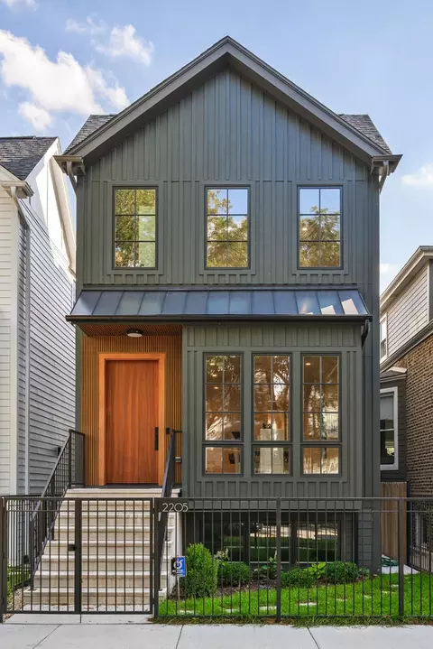 2205 W Huron St, Chicago, IL 60612