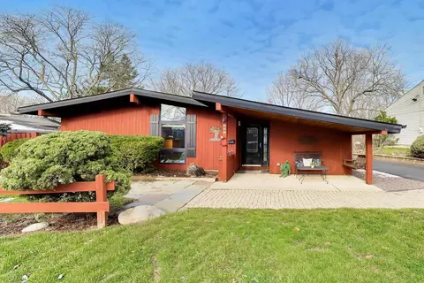 802 Lill St, Barrington, IL 60010