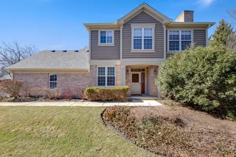 8 Ashford Ct, Lincolnshire, IL 60069