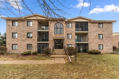 4926 134th St #204, Crestwood, IL 60418
