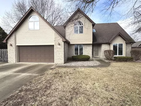 19 Old Farm N Ct, Bradley, IL 60915