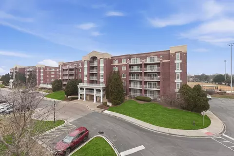 7081 W Touhy Ave #407, Niles, IL 60714