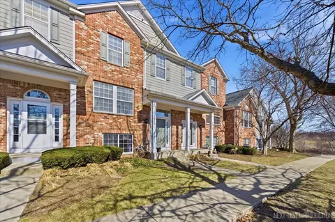 1015 Reserve Dr, Elgin, IL 60124