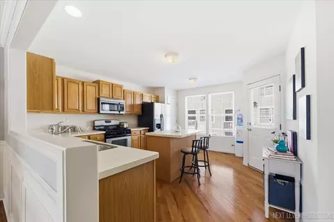 Kitchen - 1015 Reserve Dr, Elgin, IL 60124 photo 1 of 4