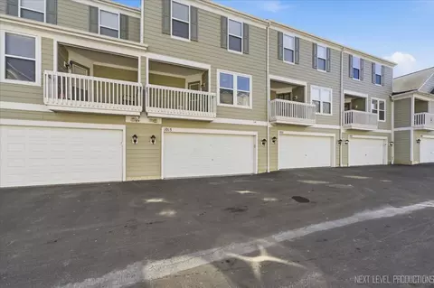 Exterior - 1015 Reserve Dr, Elgin, IL 60124 photo 2 of 3