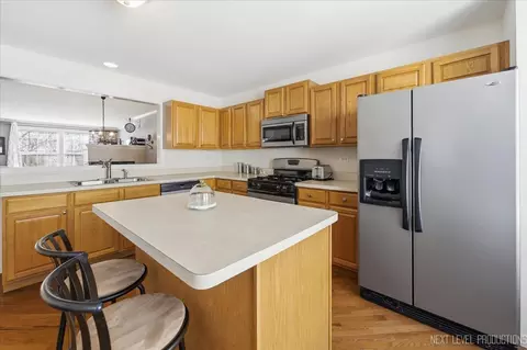Kitchen - 1015 Reserve Dr, Elgin, IL 60124 photo 2 of 4