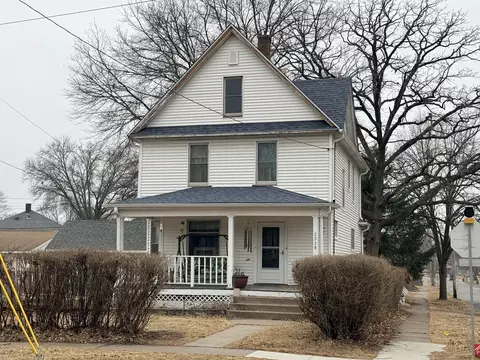 2528 Farnam St, Davenport, IA 52803