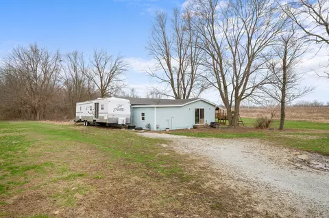 525 E Maple St, Westfield, IL 62474 photo 1