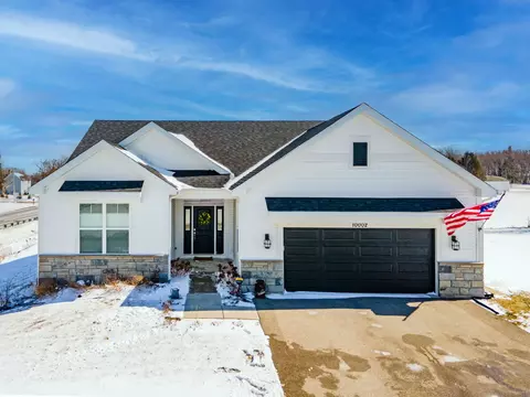 10002 Woodland Dr, Hebron, IL 60034