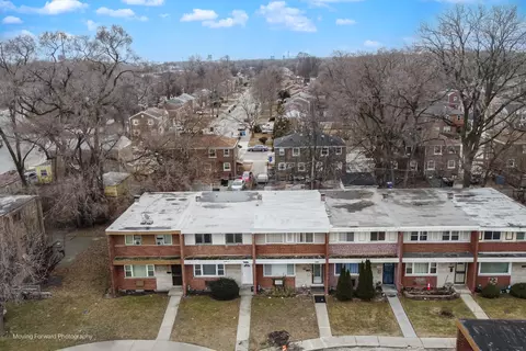 9586 S Colfax Ave, Chicago, IL 60617 photo 4