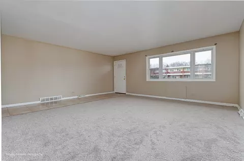 9586 S Colfax Ave, Chicago, IL 60617 photo 6
