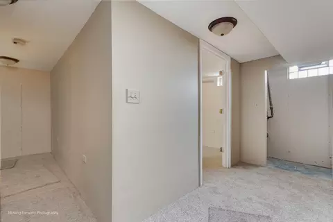 9586 S Colfax Ave, Chicago, IL 60617 photo 22
