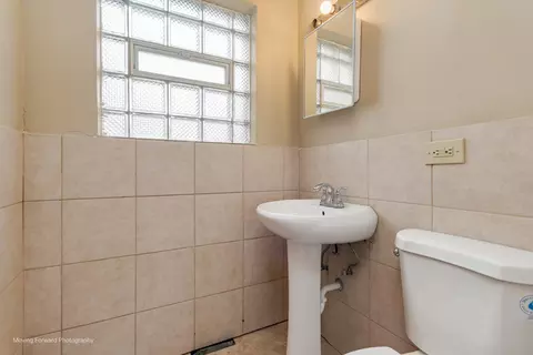 9586 S Colfax Ave, Chicago, IL 60617 photo 13
