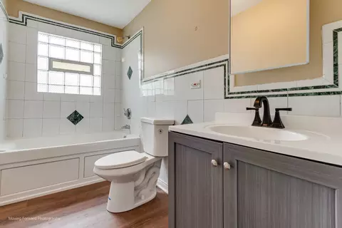 9586 S Colfax Ave, Chicago, IL 60617 photo 20