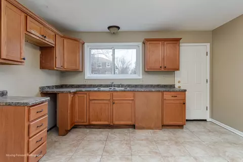 9586 S Colfax Ave, Chicago, IL 60617 photo 10