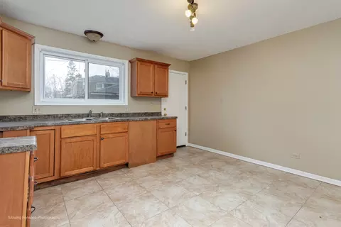 9586 S Colfax Ave, Chicago, IL 60617 photo 9