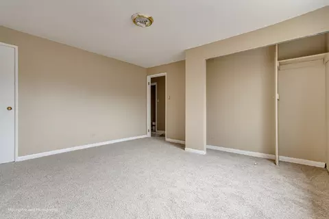 9586 S Colfax Ave, Chicago, IL 60617 photo 17