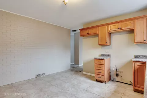 9586 S Colfax Ave, Chicago, IL 60617 photo 12