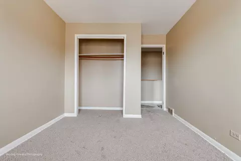 9586 S Colfax Ave, Chicago, IL 60617 photo 16