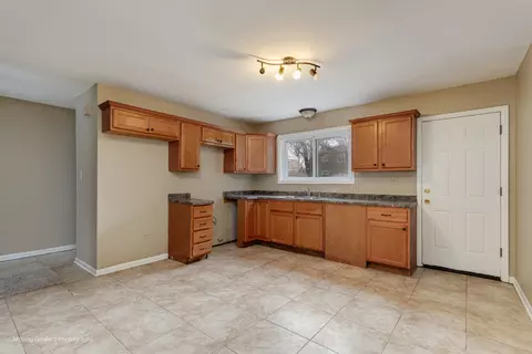 9586 S Colfax Ave, Chicago, IL 60617 photo 11
