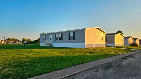 1052 Daleann Ave, Dekalb, IL 60115